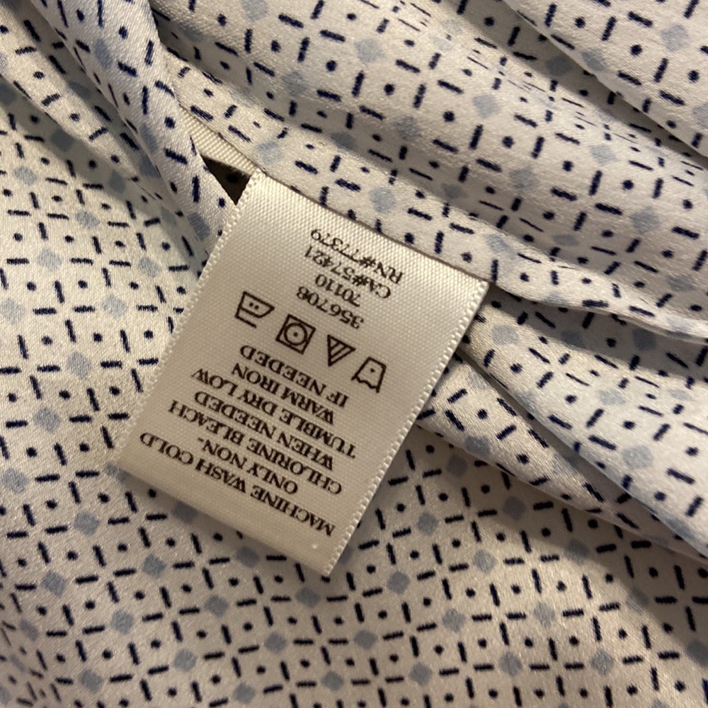 Ann Taylor Blouse size M excellent condition length 27” bust 36” - Picture 7 of 12